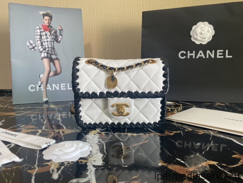 Replica Chanel Piccola Borsa Con Patta In Pelle Di Agnello Bianca As2496 22x16x7cm