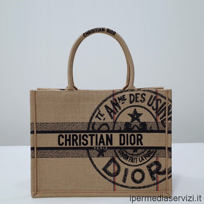 копие на диор средна чанта за книга Dior от бежово платно от юта бродирана с мотив диор съюз 36x28x17см