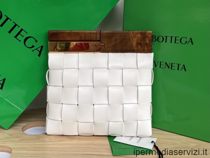 копие на Bottega Veneta Maxi Intrecciato съединител с щракване в бяло 28x26x5cm