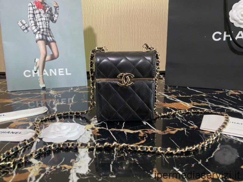 реплика Chanel 2022 малка кутия с верижка в черна агнешка кожа Ap2656 12x10x4cm