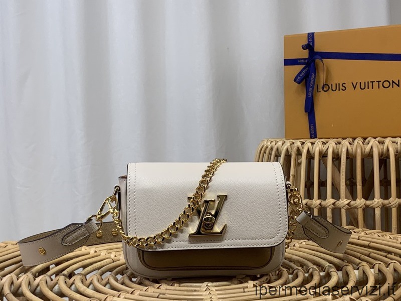 реплика кварцова бяла чанта Louis Vuitton Lockme нежна верига през кръста с зърнеста телешка кожа M59733 M58557 19x13x8cm