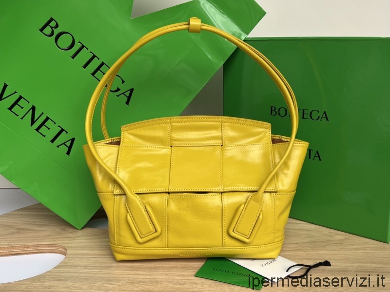 реплика Bottega Veneta Arco 33 малка жълта кожена чанта Intreccio с горна дръжка 23x21x9cm