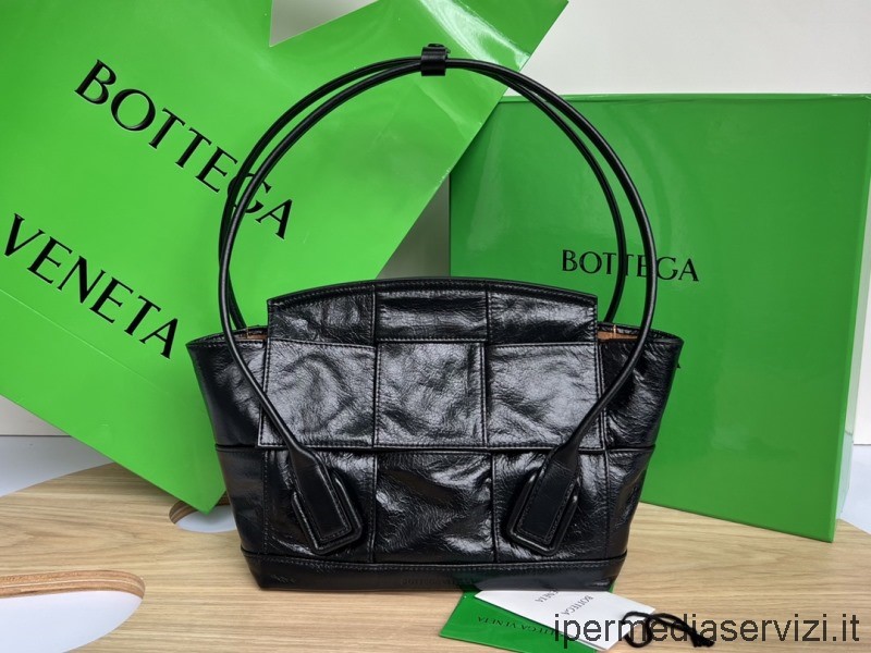 реплика Bottega Veneta Arco 33 малка черна чанта с горна дръжка Intreccio 23x21x9cm