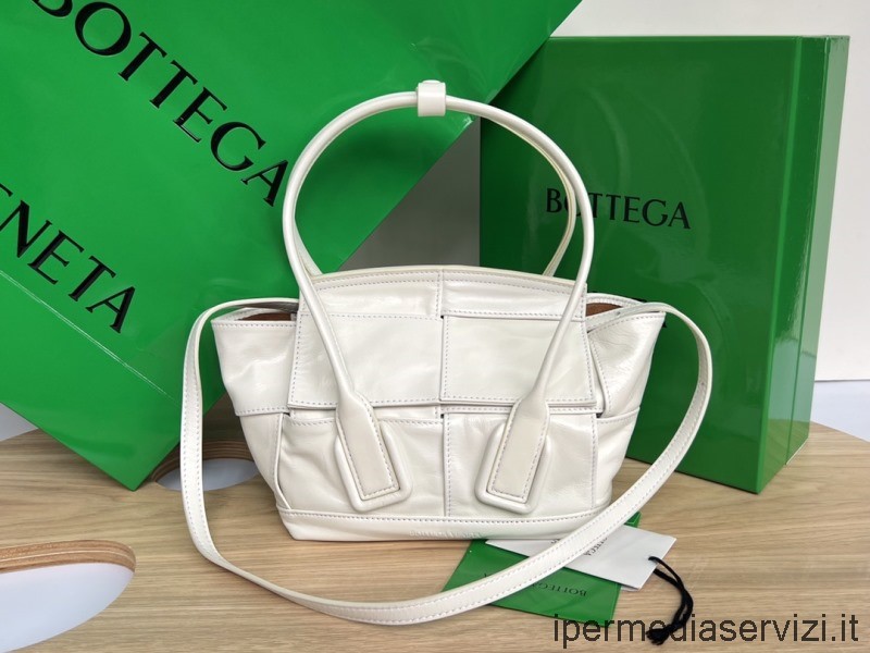 копие на Bottega Veneta Arco 29 мини бяла кожена чанта с горна дръжка 17x16x6cm