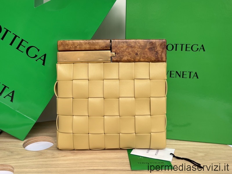 копие на Bottega Veneta Maxi Intrecciato съединител с щракване в жълто 28x26x5cm