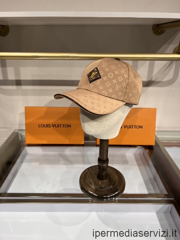 копие на бейзболна шапка Louis Vuitton с монограм в бежово