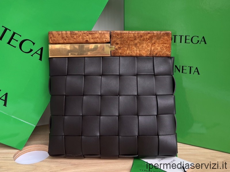Replica Bottega Veneta Maxi Intrecciato The Snap Clutch In Brown 28x26x5cm