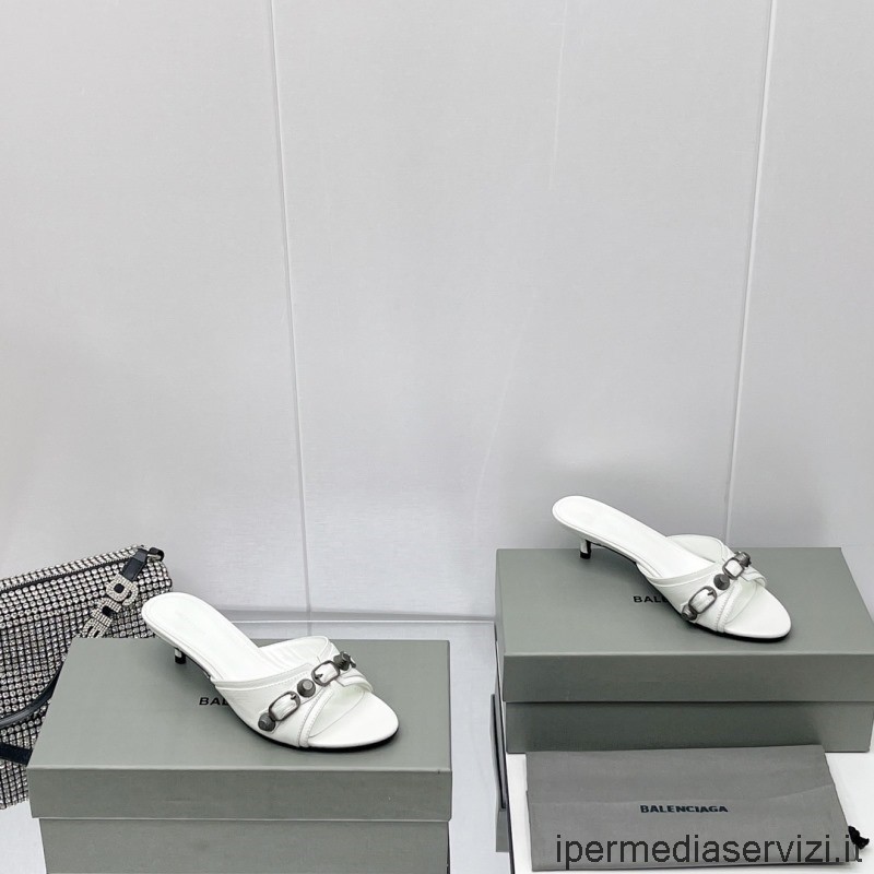 Replika Balenciaga Dámské Sandály Na Podpatku Cagole S Cvočky Z Bílé Jehněčí Kůže Arena 45 Mm 35 Až 40