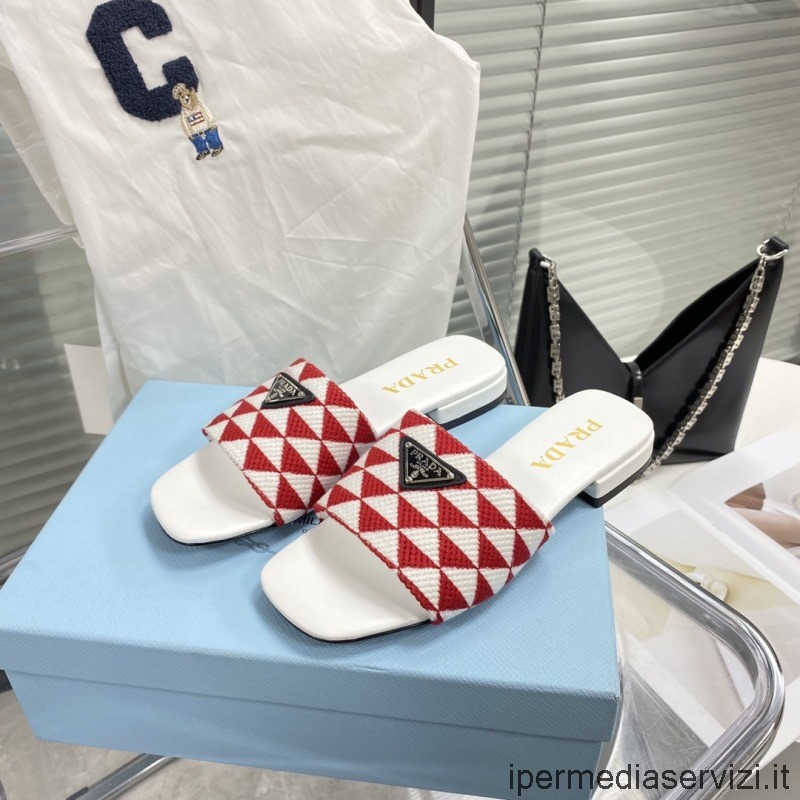 Replika Sandálů Vyšívané Chanel S Logem Trojúhelníku V červené Bílé 35 Až 41