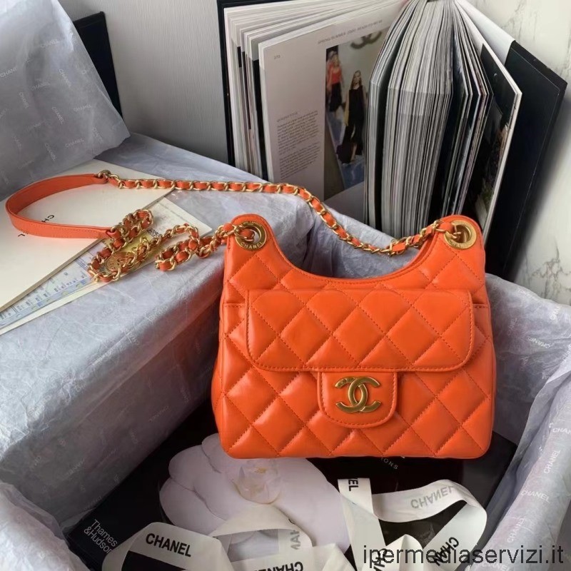 Replika Chanel 2022 Oranžová Mini Taška Přes Rameno S Klopou Z Jehněčí Kůže As3310 21x18x7cm
