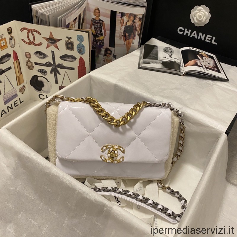 Replika Chanel Malá Taška S 19 Chlopněmi S Bílým Stříháním V Bílé Jehněčí Kůži As1160 26x16x9cm