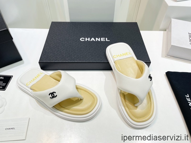 Replika Kožených Tanga Sandálů S Logem Chanel 2022 Cc V Bílé Barvě 35 Až 40
