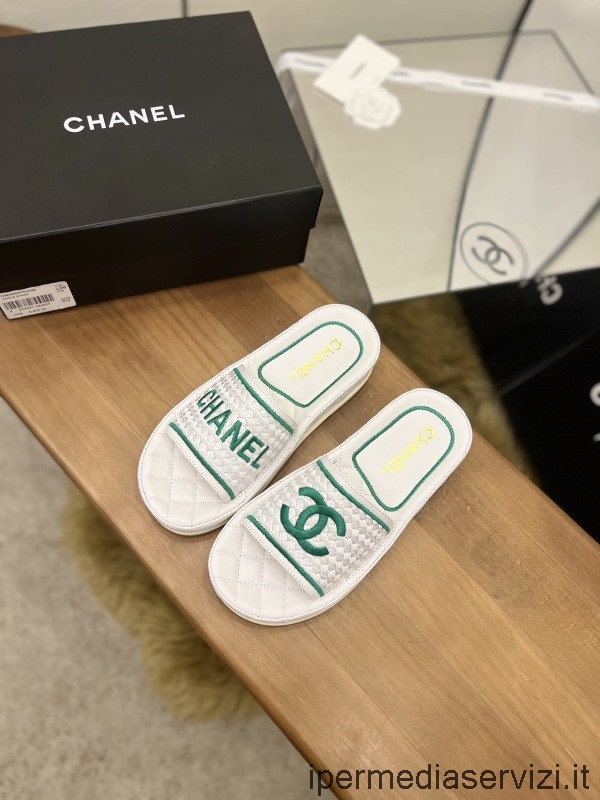 Replika Sandálů S Monogramem Chanel 2022 S Logem Cc V Bílé Tkané Rafii 35 Až 40