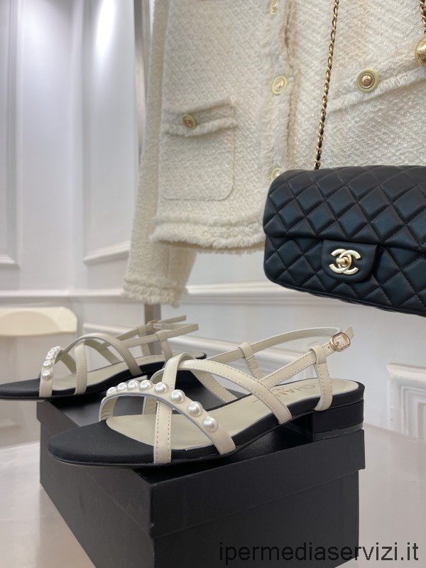 Replika Chanel 2022 Perlový Sandál Na Podpatku V Bílé Kůži 30 Mm 35 Až 40