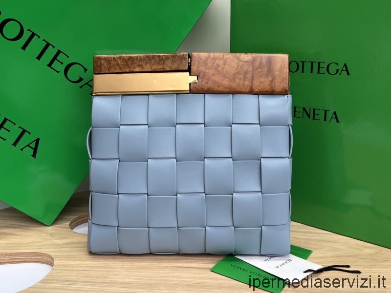 Replica Bottega Veneta Maxi Intrecciato το Snap Clutch σε γαλάζιο 28x26x5cm