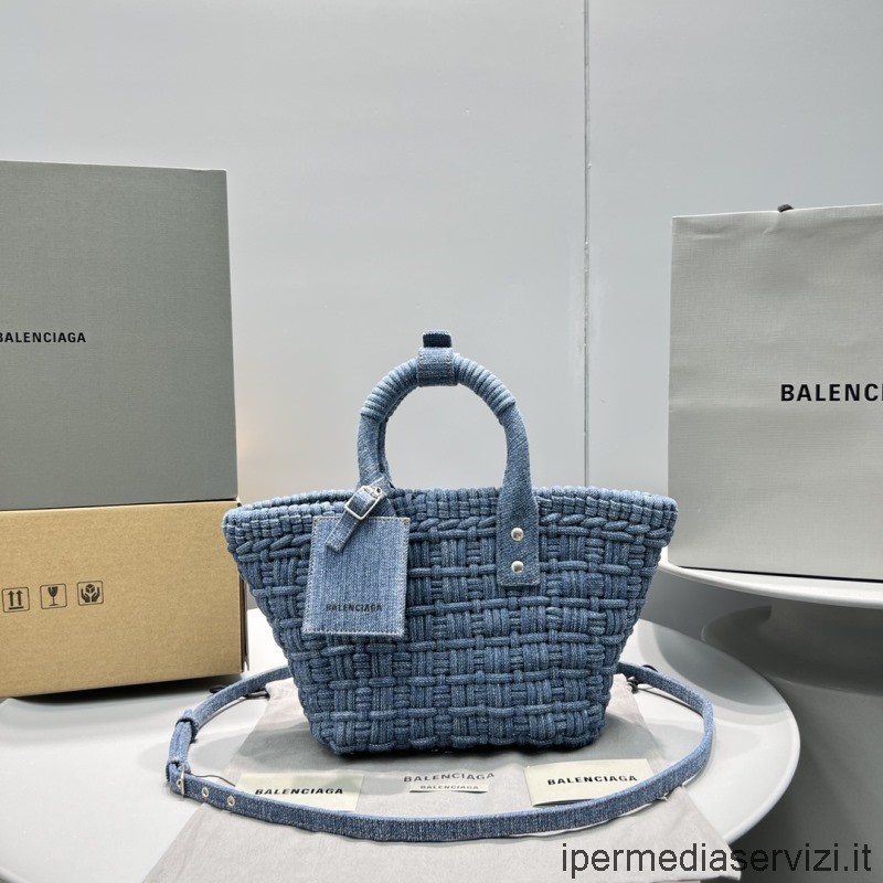ρεπλίκα Balenciaga Bistro Xs Basket Bag με λουράκι σε μπλε πλυμένο και ξεφτισμένο τζιν 92818 32x13x40cm