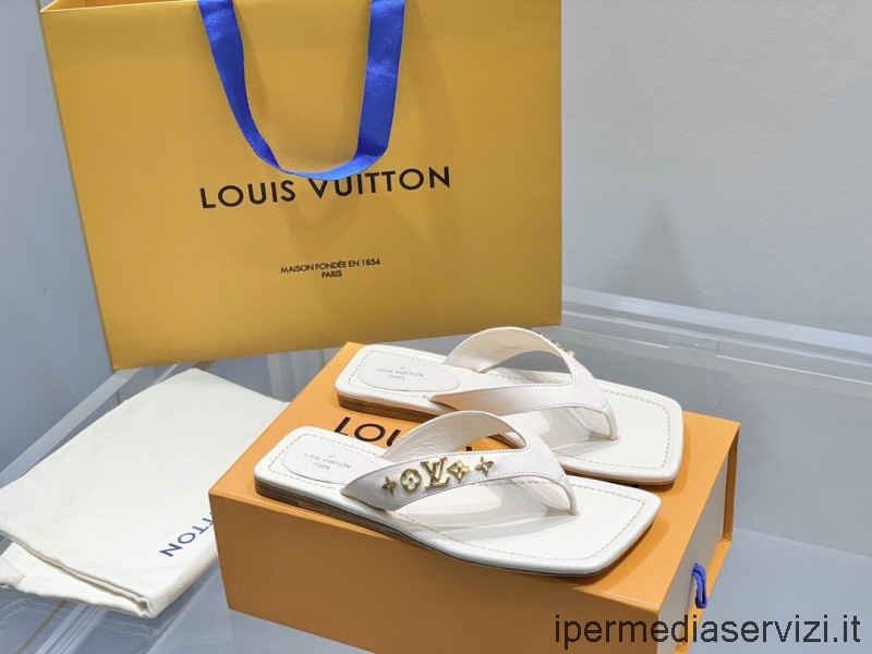Replica Louis Vuitton Signature Flat στρινγκ πέδιλο σε λευκό 35 έως 41