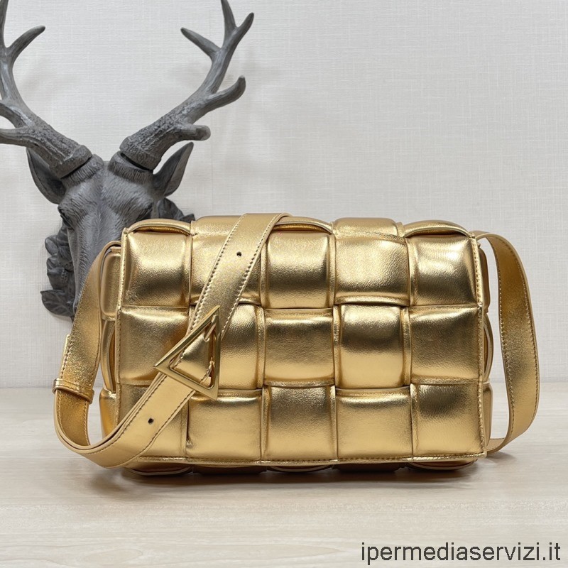 ρεπλίκα Bottega Veneta Bv κασέτα με επένδυση Intrecciato ανάγλυφη δερμάτινη τσάντα χιαστί σε χρυσό 26x18x8 Cm