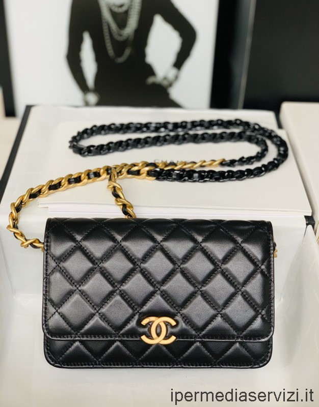 ρεπλίκα Chanel 2022 Woc πορτοφόλι σε αλυσίδα σε μαύρο δέρμα αρνιού 12x19x3cm