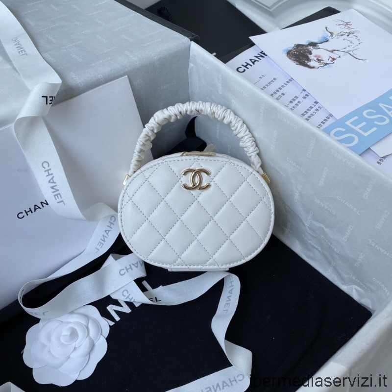 ρεπλίκα Chanel 2022 νεσεσέρ με επάνω λαβή σε λευκό γυαλιστερό δέρμα αρνιού Ap2731 9x13x5cm