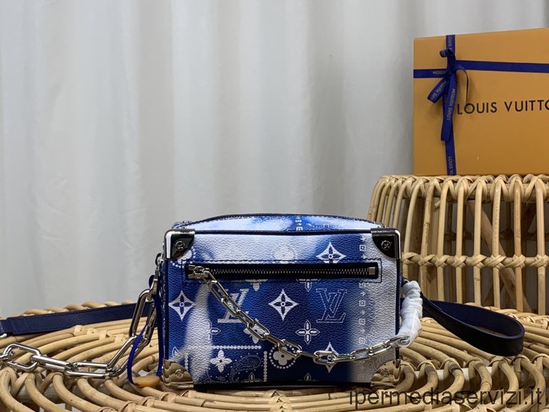 Replika Louis Vuitton Mini Puha Csomagtartós Válltáska Lánccal Kék Színben M20557 18x13x8cm