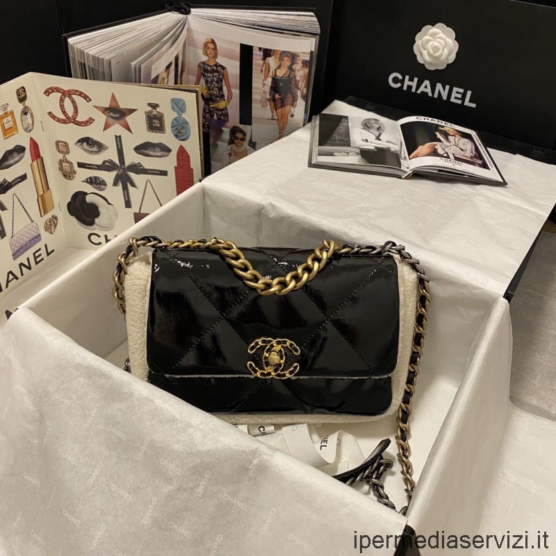 Replica Chanel Piccola Borsa Con Patta 19 Con Montone Bianco In Pelle Di Agnello Nera As1160 26x16x9cm