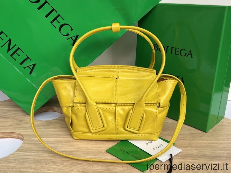 Réplica Bottega Veneta Arco 29 Mini Bolsa De Alça Superior De Couro Entrelaçado Amarelo 17x16x6cm