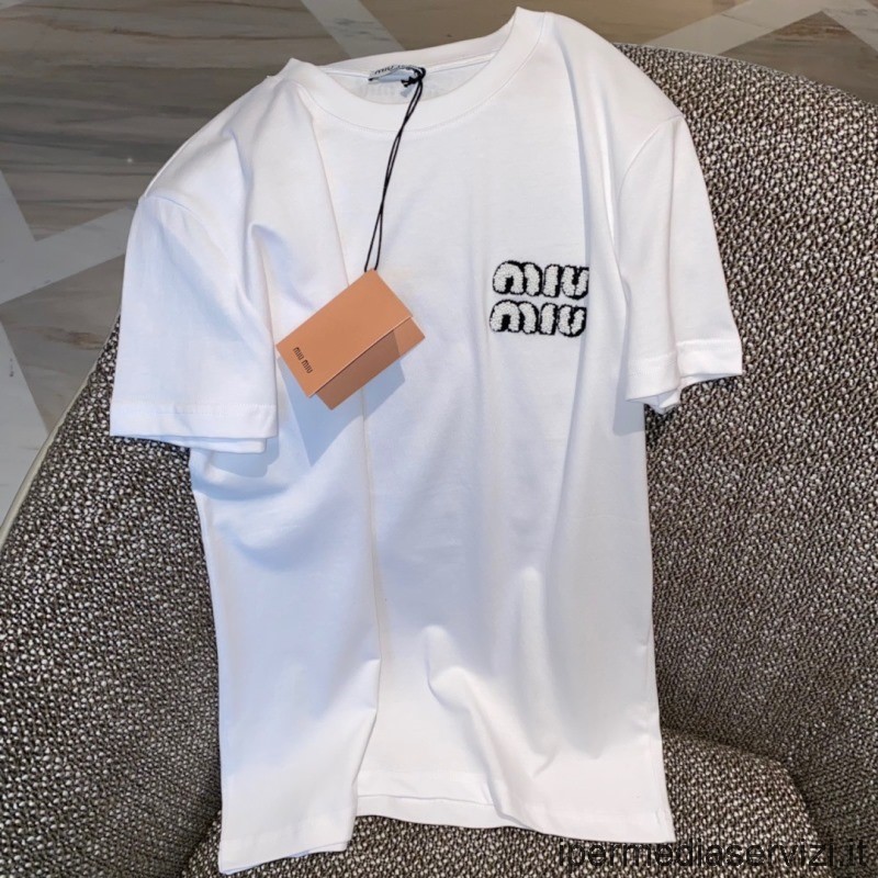 Réplica Miu Miu 2022 Logotipo Bordado Camiseta Branca De Algodão Sml