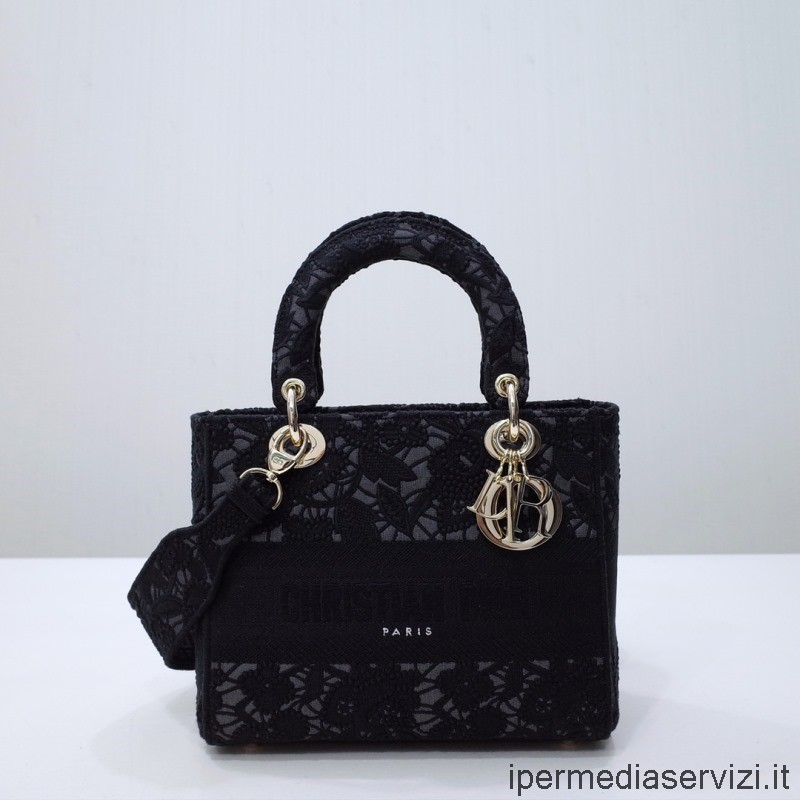 копия сумки через плечо Dior Medium Lady D Lite из натурального черного цвета с вышивкой и эффектом макраме 23x20x13см