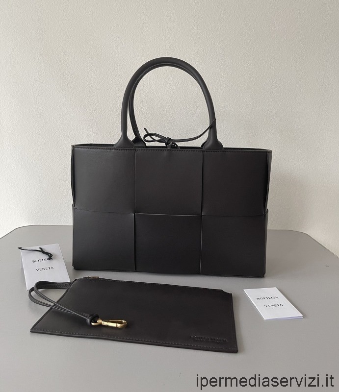 реплика Bottega Veneta Arco маленькая сумка-тоут Intreccio из гладкой кожи черного цвета 30x20x14см