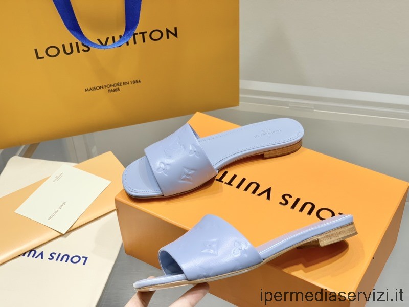 Replica Louis Vuitton Lv Revival Sandalo Piatto A Ciabatta In Pelle Di Agnello Goffrata Con Monogramma Azzurro Dalla 35 Alla 41