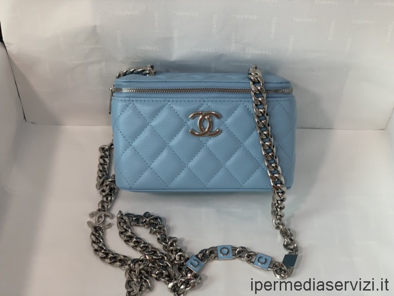 Replika Chanel Sminkfodral Med Kedja Coco I Ljusblått Kaviarkalvskinn A81194 17cm