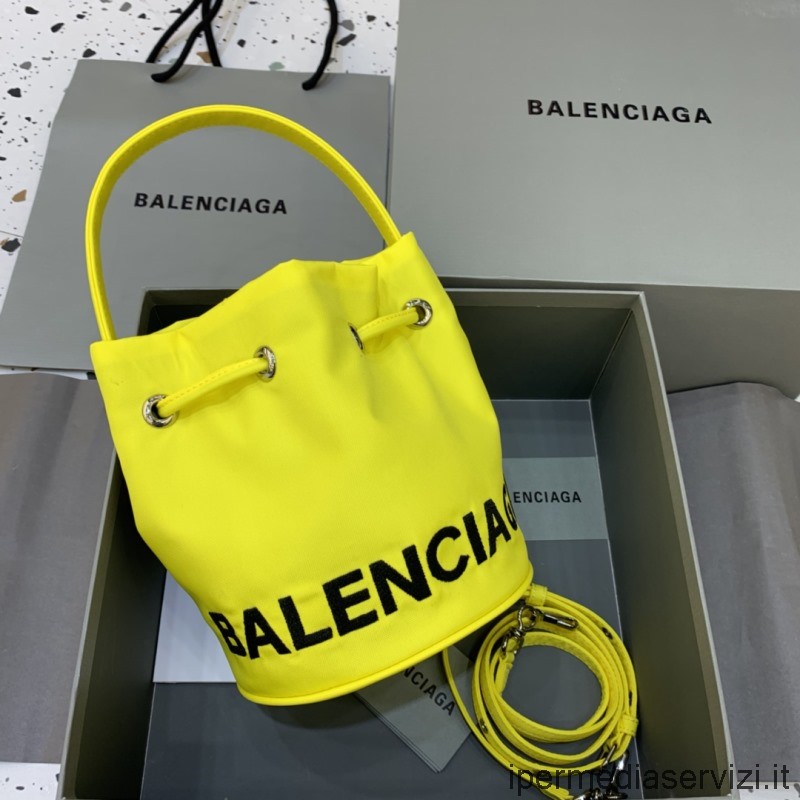 แบบจำลอง Balenciaga Wheel Xs Canvas กระเป๋าหูรูดเชือกผูก สีเหลือง 15x15x18cm