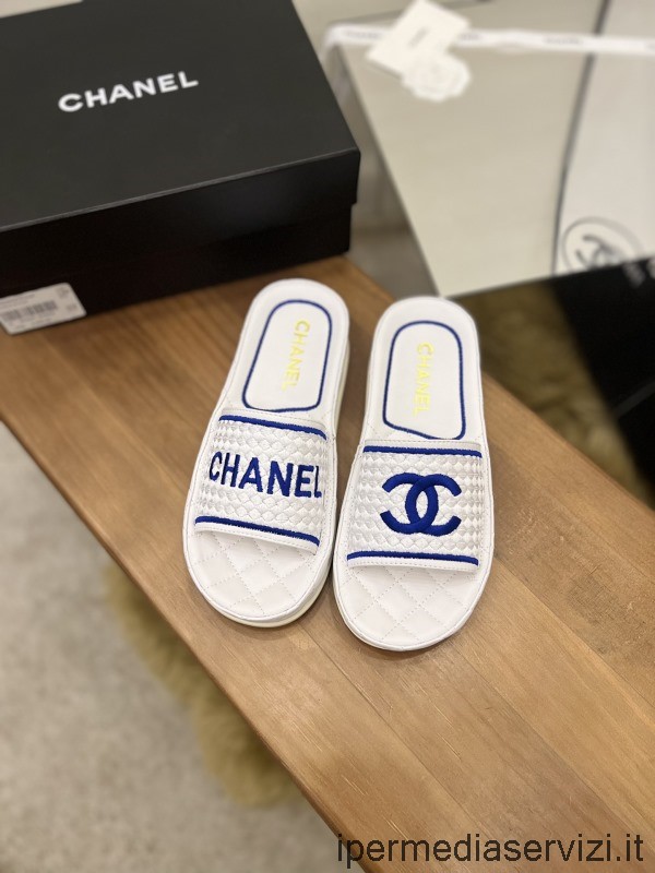 Chanel จำลอง 2022 Monogram Cc โลโก้รองเท้าแตะแบบสไลด์ในผ้าทอสีขาว Raffia 35 ถึง 40