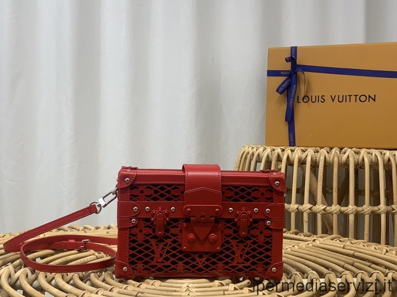 çoğaltma Louis Vuitton Kırmızı Dana Derisi Petite Malle Ajur Dantel Monogram Omuz çantası M20354 20x12x6cm