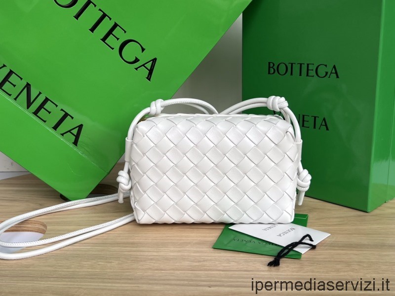 Replika Bottega Veneta Loop Mini Beyaz Intrecciato Kuzu Derisi çapraz Askılı çanta 17x10x6cm