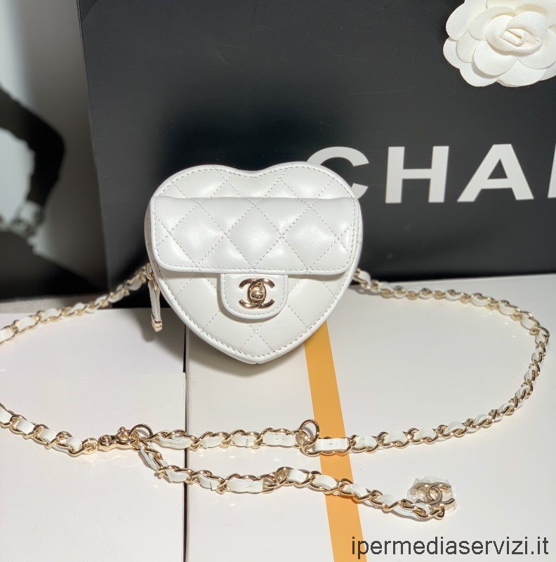 Beyaz Kuzu Derisinde Zincirli Replika Chanel Kalp Debriyaj Ap2784 11x12x5cm