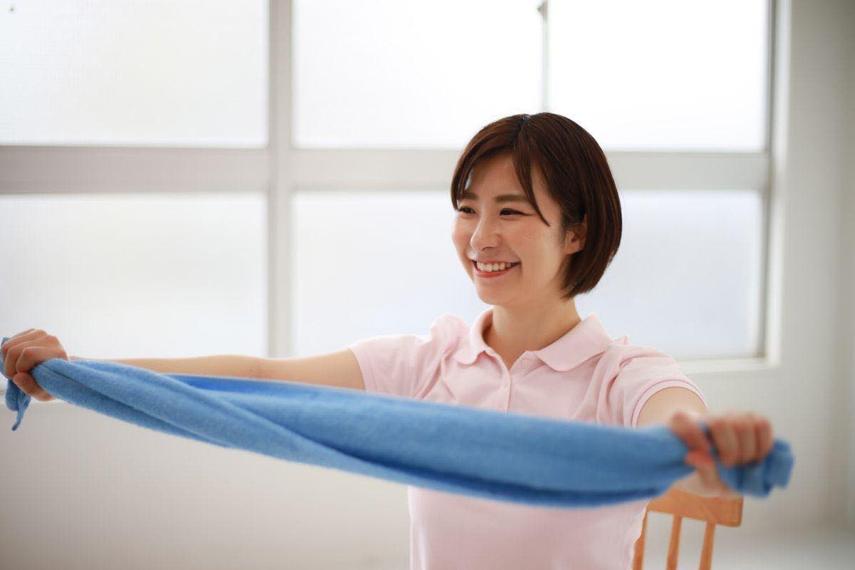 Donna con asciugamano